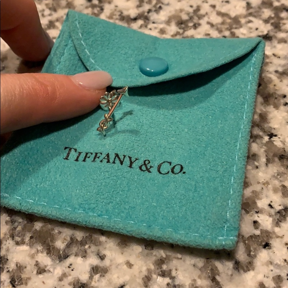 Tiffany arrow earring